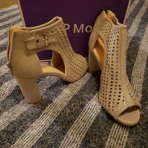 Chunky heel, peep toe Top Moda heels